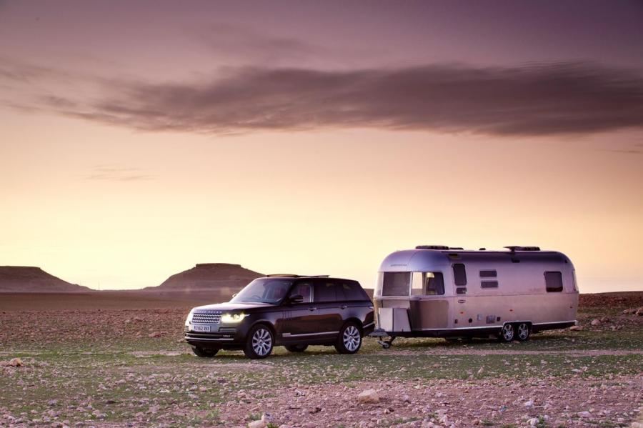  Land Rover Range Rover Towing Airstream 2013 года  (фото 3 из 12)